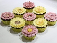 Piped Flower Cup Cakes
